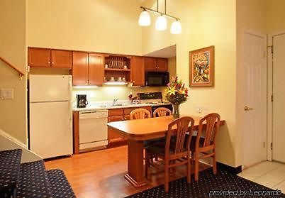Gatehouse Suites East Lansing Bilik gambar