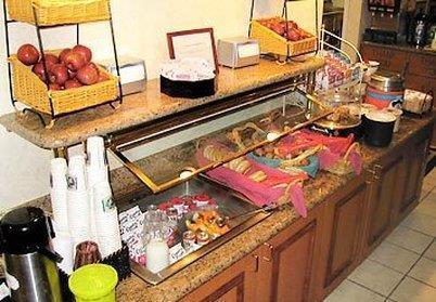 Gatehouse Suites East Lansing Restoran gambar