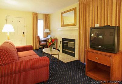Gatehouse Suites East Lansing Bilik gambar