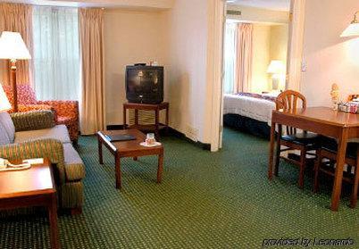 Gatehouse Suites East Lansing Bilik gambar